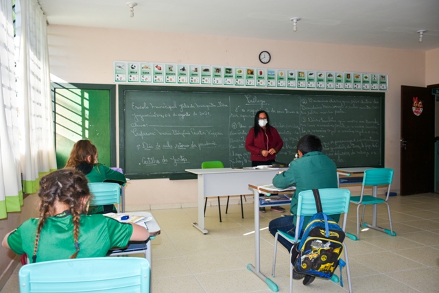 Jaguariaíva inicia retorno gradual de aulas presenciais na rede municipal