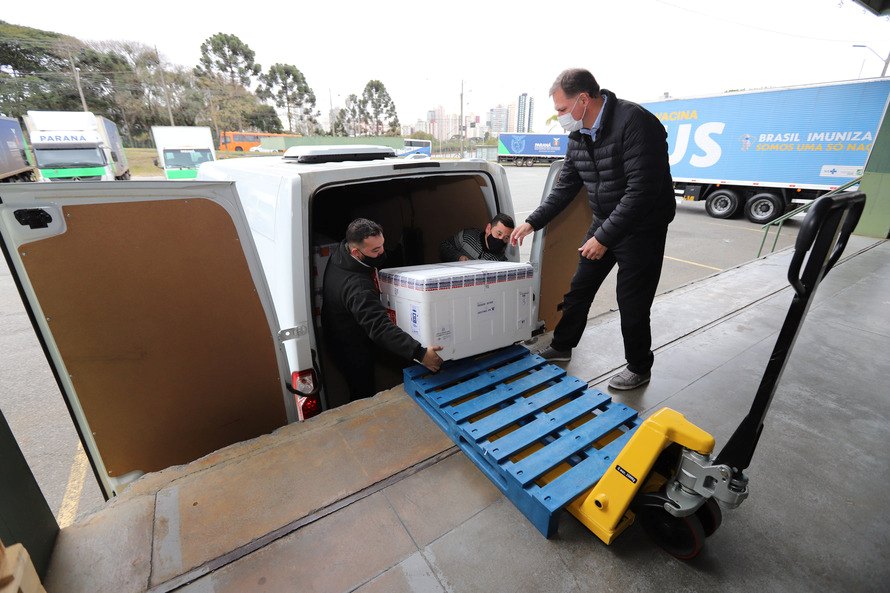 Paraná recebe mais 57,6 mil vacinas contra a Covid-19
