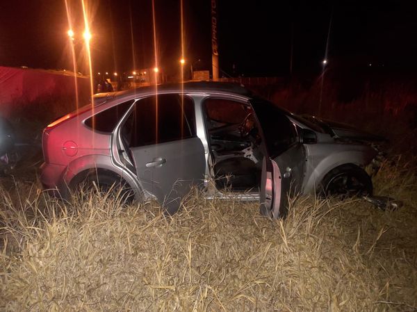 Colisões entre carros e caminhões deixa cinco feridos no final de semana