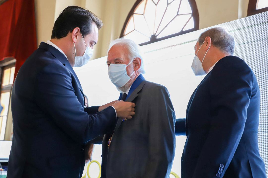 Vice Governador recebe a Comenda Barão do Serro Azul, da Associação Comercial do Paraná