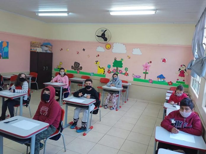 Alunos da Rede Municipal de Ensino de Arapoti voltam às salas de aula