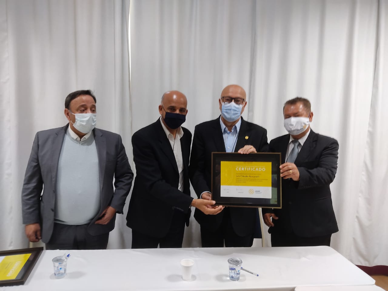 Primeira reunião presencial da ADI-PR desde o início da pandemia tem homenagens a deputados e secretário estadual