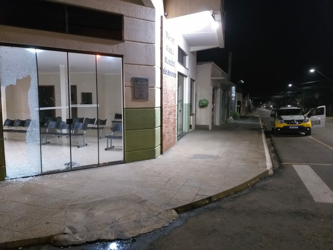 Vândalos destroem e tentam furtar UBS em Ibaiti