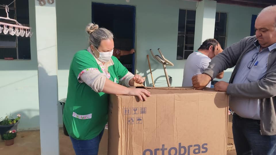 Prefeitura de Santana do Itararé e CISNOP doam cadeiras de rodas ao Cras