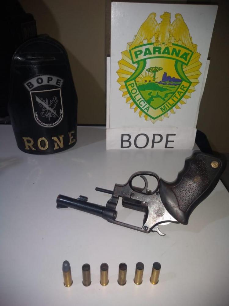 Suspeito troca tiros com a polícia e acaba morto em Jacarezinho