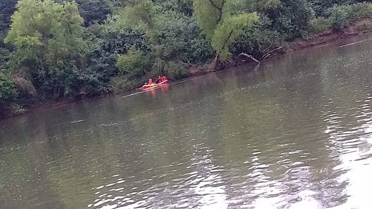 Corpo de bombeiros procura pescador que desapareceu em rio em Curiúva