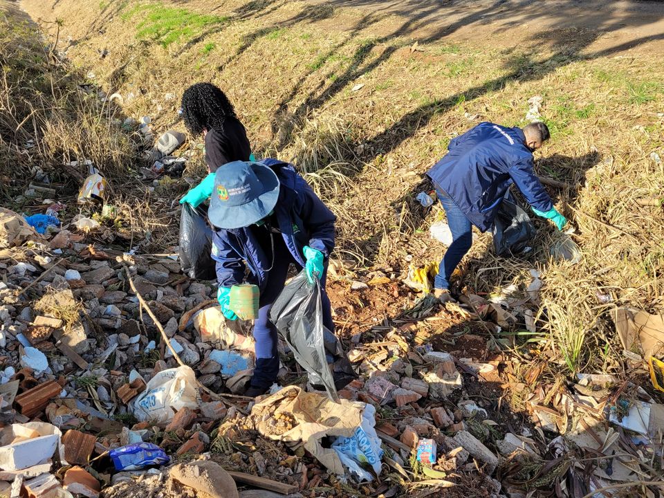 Prefeitura de Arapoti realiza mutirão de limpeza contra Dengue no bairro Maria Vitória