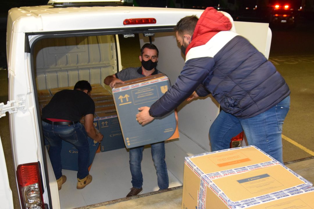 Chegam ao Paraná 107.640 doses de imunizantes contra a Covid-19