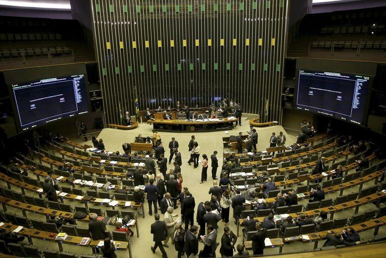 Suplentes podem receber até R$ 72 mil de salário por um mês de mandato