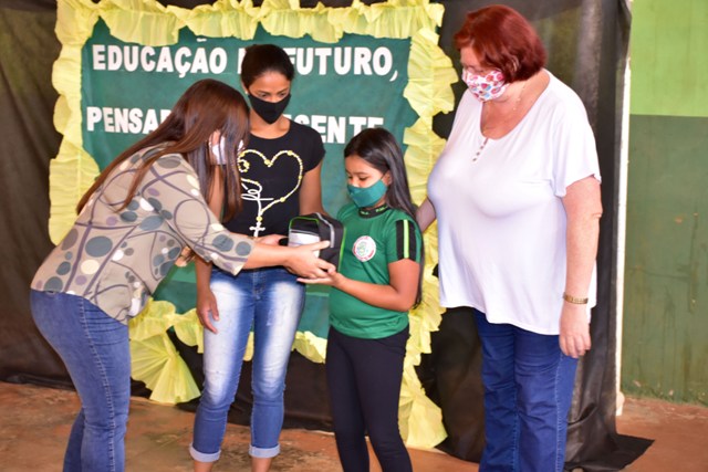 Prefeitura de Jaguariaíva entrega kits de higiene para prevenção à Covid-19