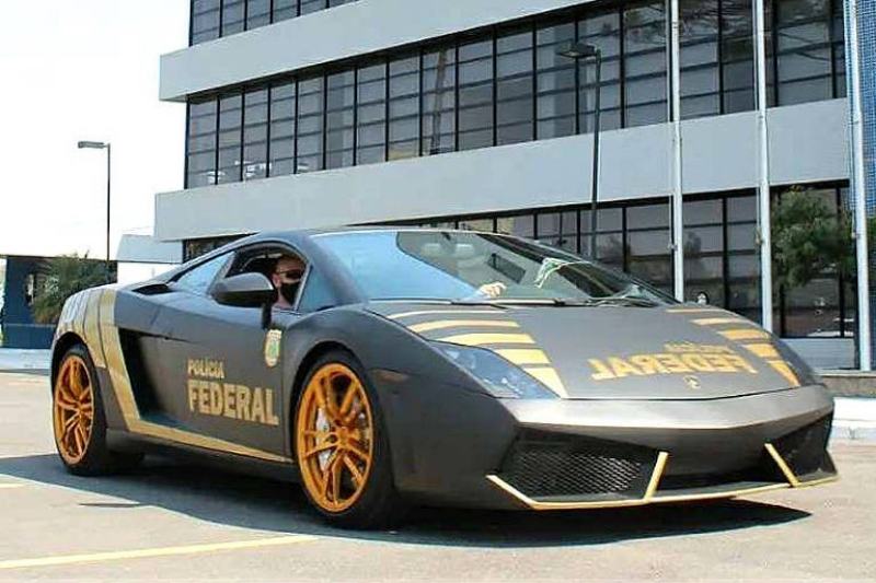Lamborghini de R$ 800 mil é adaptada para viatura da Polícia Federal no Paraná