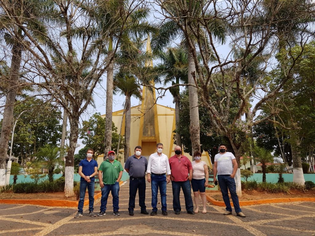 Ze Isac pede a deputado melhorias na PR-272 e nova ambulância para Santana do Itararé