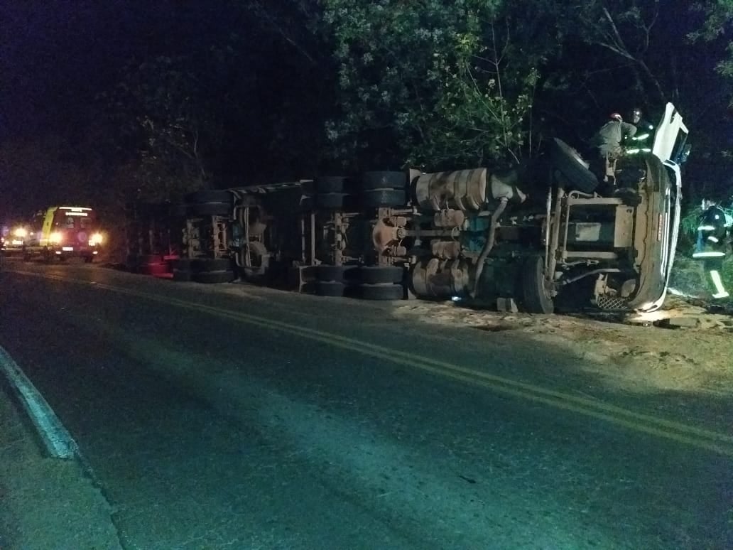 Caminhoneiro morre em acidente na PR-435 em Congonhinhas
