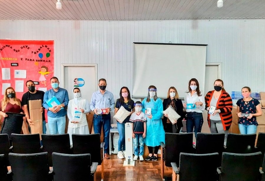 Prefeitura de Siqueira Campos entrega EPI’s para volta das aulas da Rede Municipal