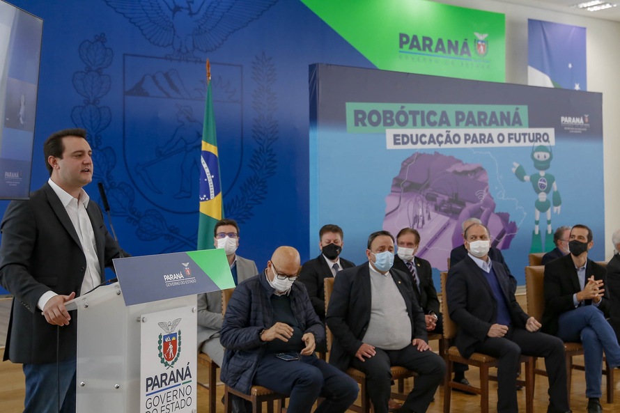 Governador confirma investimento de R$ 82 milhões para melhorar infraestrutura das escolas