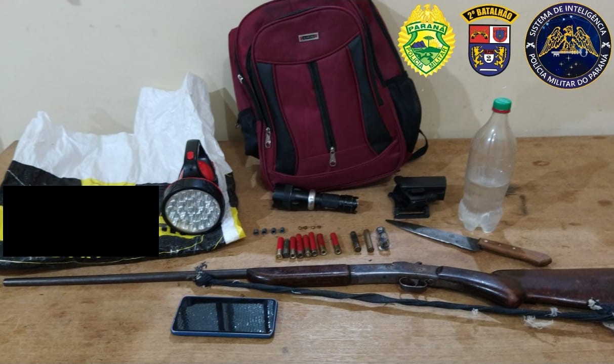 Caçadores dizem à polícia que estavam no mato colhendo manga, mas acabam presos