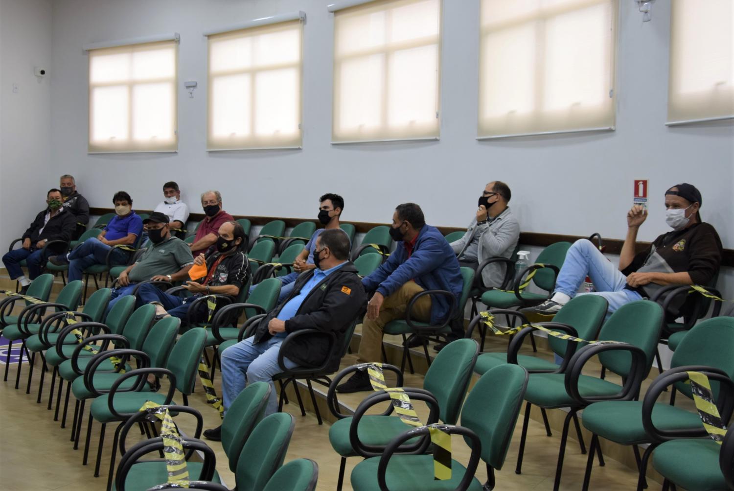 Taxistas vão a Câmara protestar contra transporte clandestino de passageiros em Arapoti