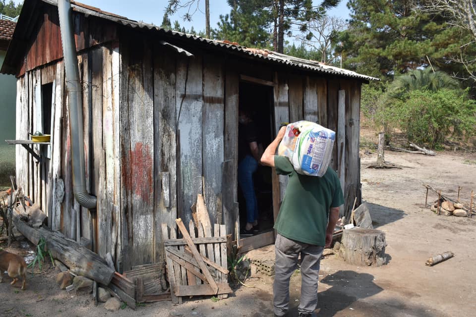 Prefeitura de Jaguariaíva distribuiu mais de 280 cestas básicas em agosto para famílias carentes