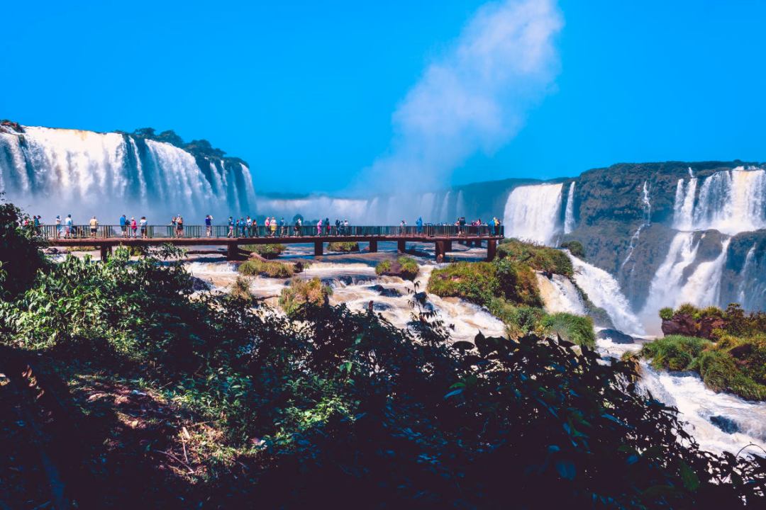Movimento supera expectativa e aquece turismo em Foz do Iguaçu e Litoral no feriadão