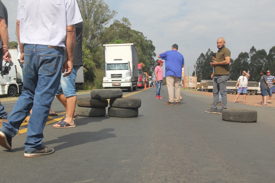 Rodovias são liberadas e PR-092 segue sem bloqueios nesta sexta-feira