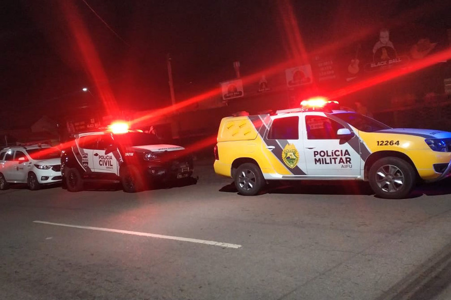 Suspeito se atrapalha e morre após dar tiro na própria cabeça durante assalto