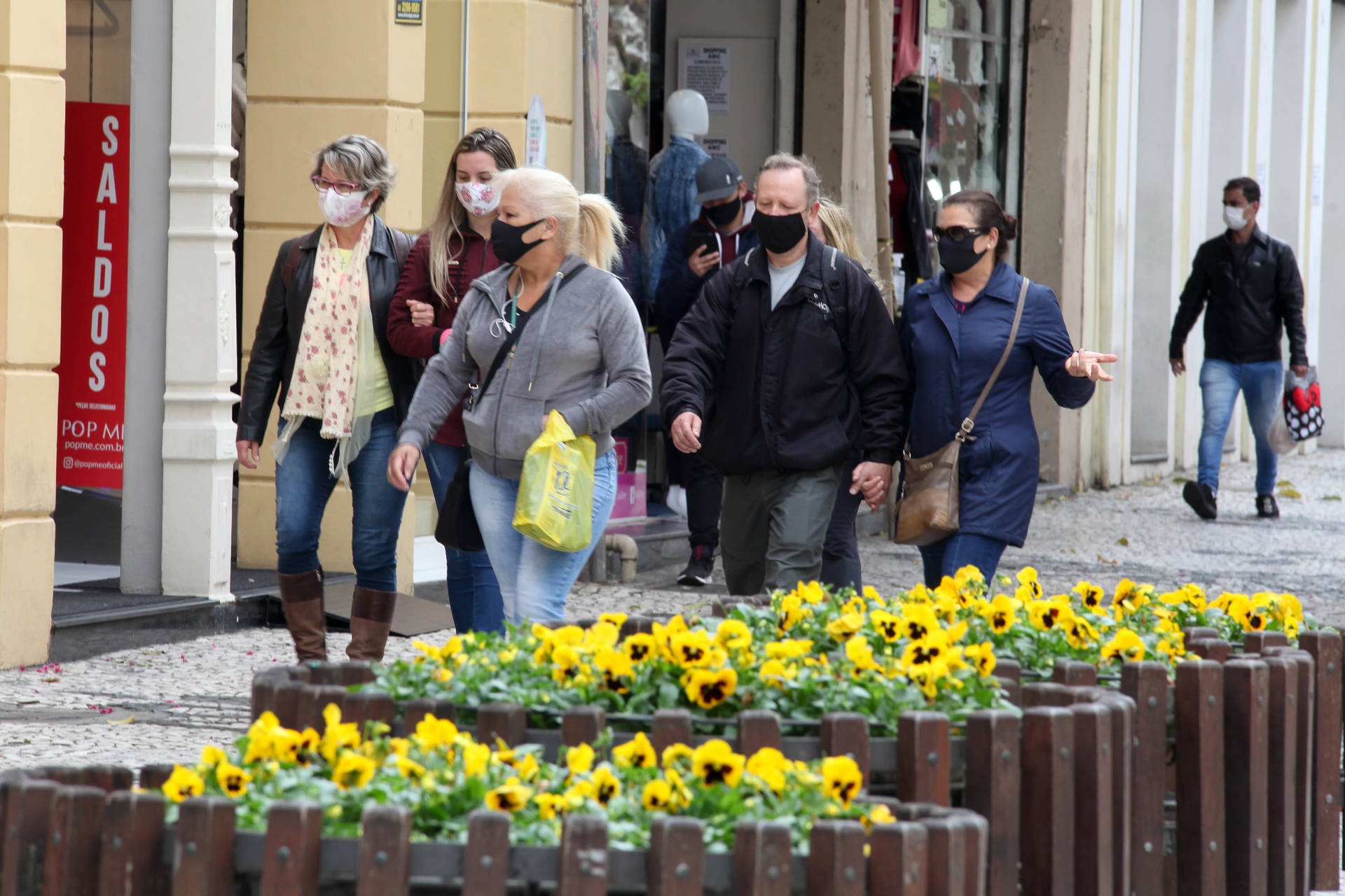 Governo flexibiliza regras da pandemia e põe fim ao toque de recolher no Paraná