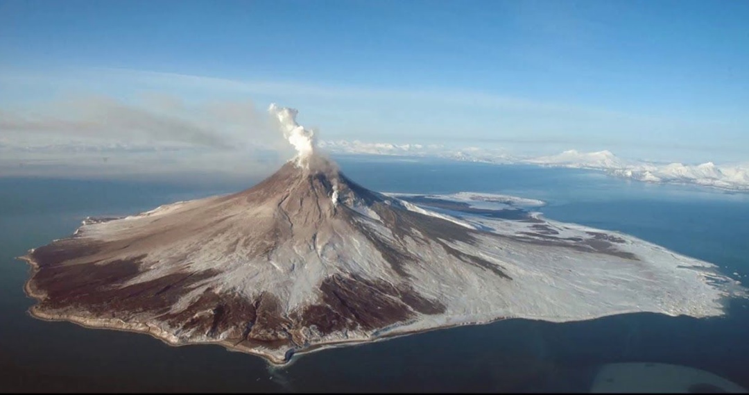 Vulcão entra em alerta de erupção e pode gerar tsunami capaz de atingir o Paraná