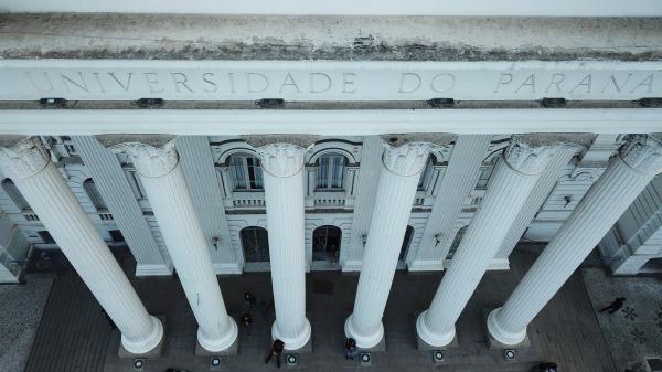 Professores recomendam suspensão do vestibular da UFPR