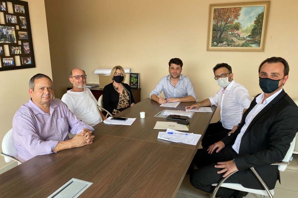 Fomento Paraná e prefeitura de Tomazina renovam parceria do Banco do Empreendedor