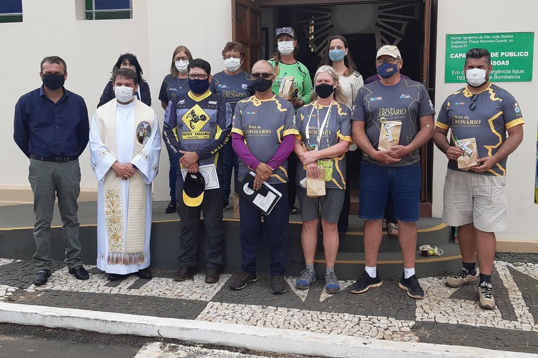 Peregrinos que percorrem a Rota do Rosário são recebidos pelo prefeito Irani Barros em Arapoti
