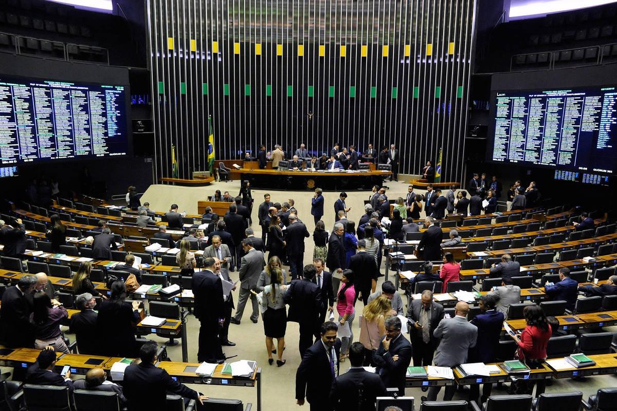 PDT, PC do B e PSB oficializam bloco de oposição a Bolsonaro na Câmara