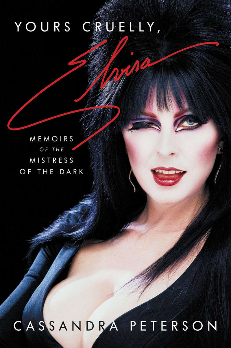 Atriz de “Elvira, a Rainha das Trevas” revela viver relação lésbica há 18 anos