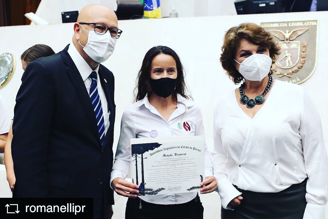 Produtora de Tomazina recebeu o certificado de reconhecimento na Alep em nome de todas as mulheres da Amucafé