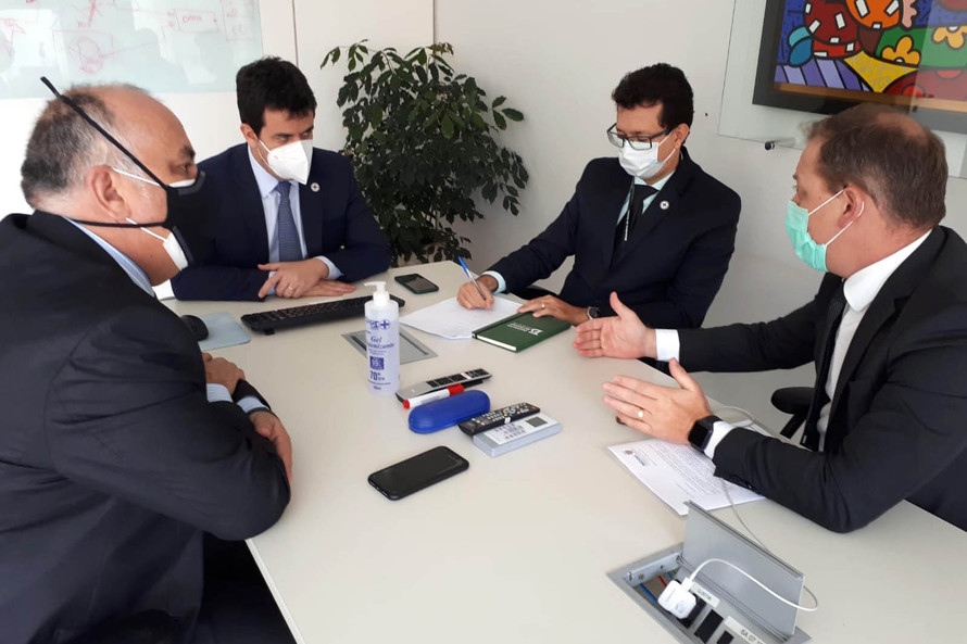 Paraná recebe 99 mil doses para adolescentes com comorbidades; lote chega na sexta