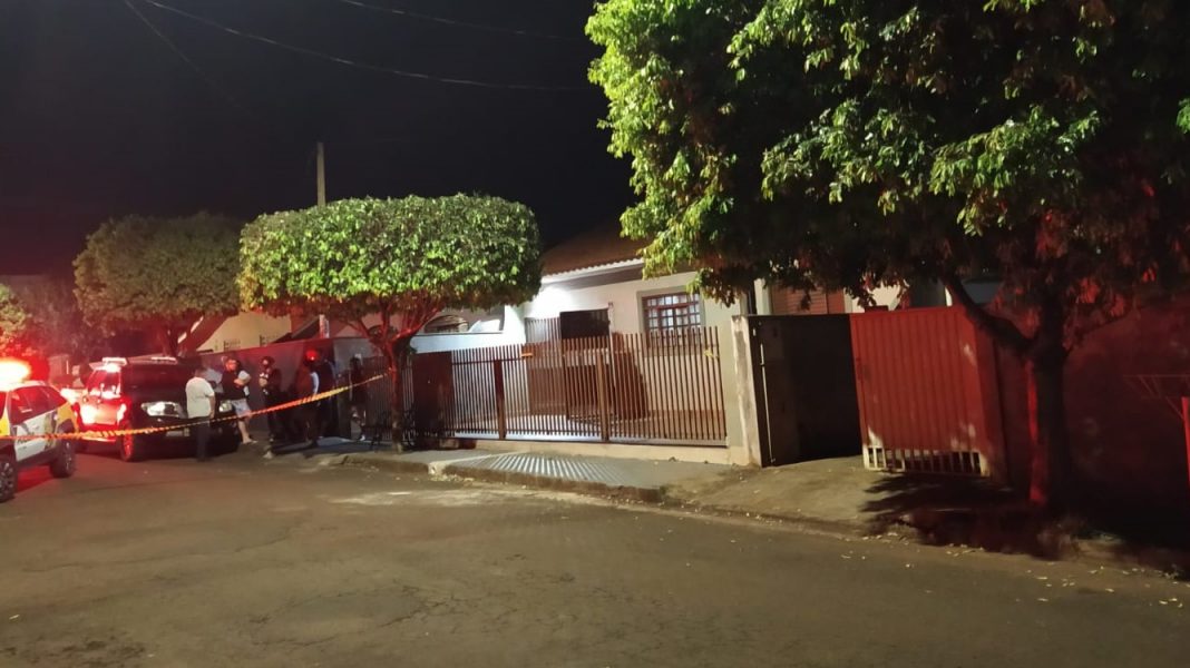 Marido de vereadora é morto a tiros na região