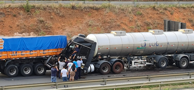 Motorista fica preso às ferragens em acidente na PR-151 em Jaguariaíva