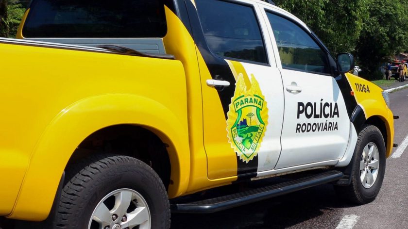 Carro com placas de Wenceslau Braz capota na PR-151 em Castro