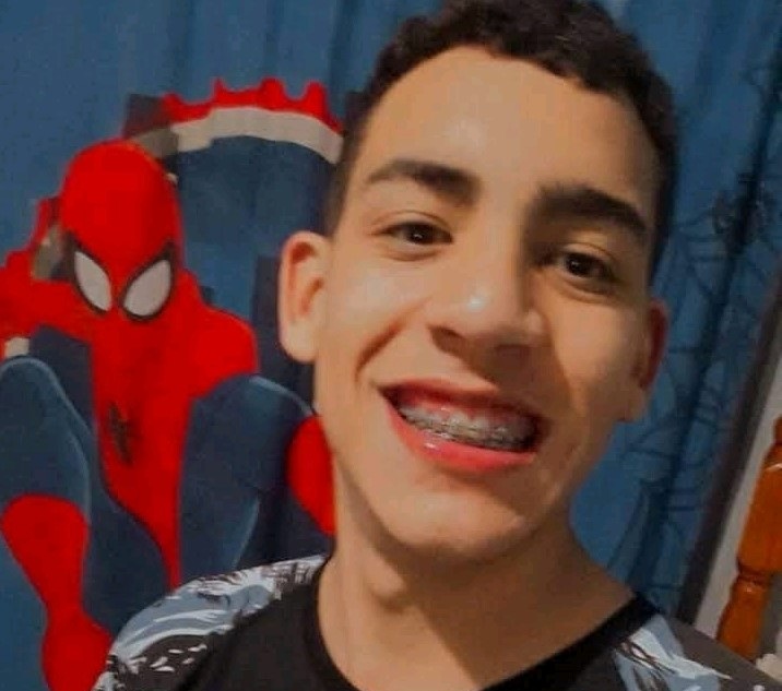 Família de Wenceslau Braz promove rifa para cirurgia de adolescente com grave doença nos olhos