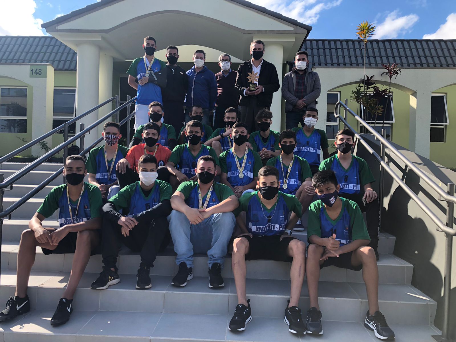 Atletas de Arapoti conquistam campeonato de futebol no Paraná Bom de Bola