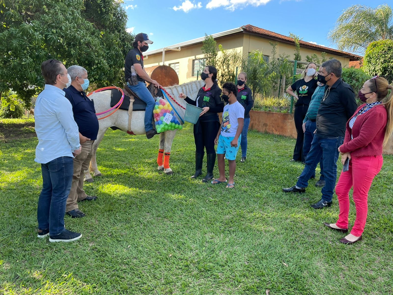 Apae de Jacarezinho recebe verba para projeto de Equoterapia