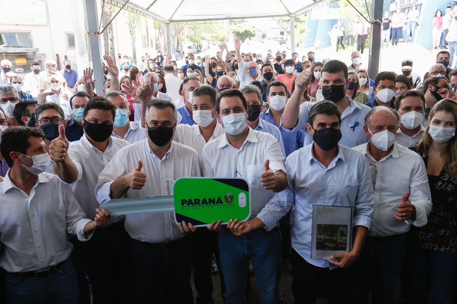 Ratinho Junior entrega 52 carros para a Saúde no Norte Pioneiro