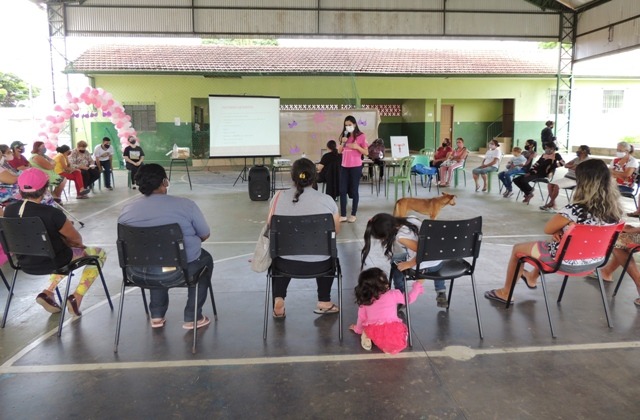 Beneficiárias do programa Família Cidadã participam de palestra sobre saúde da mulher