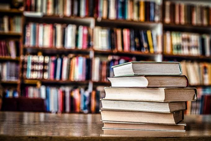 8 livros brasileiros que você precisa conhecer neste Dia Nacional do Livro
