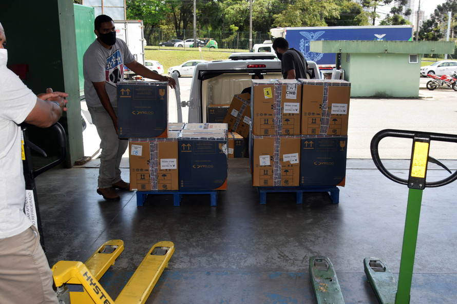 Vacinação avança e Paraná estuda fim do uso de máscaras em espaços públicos