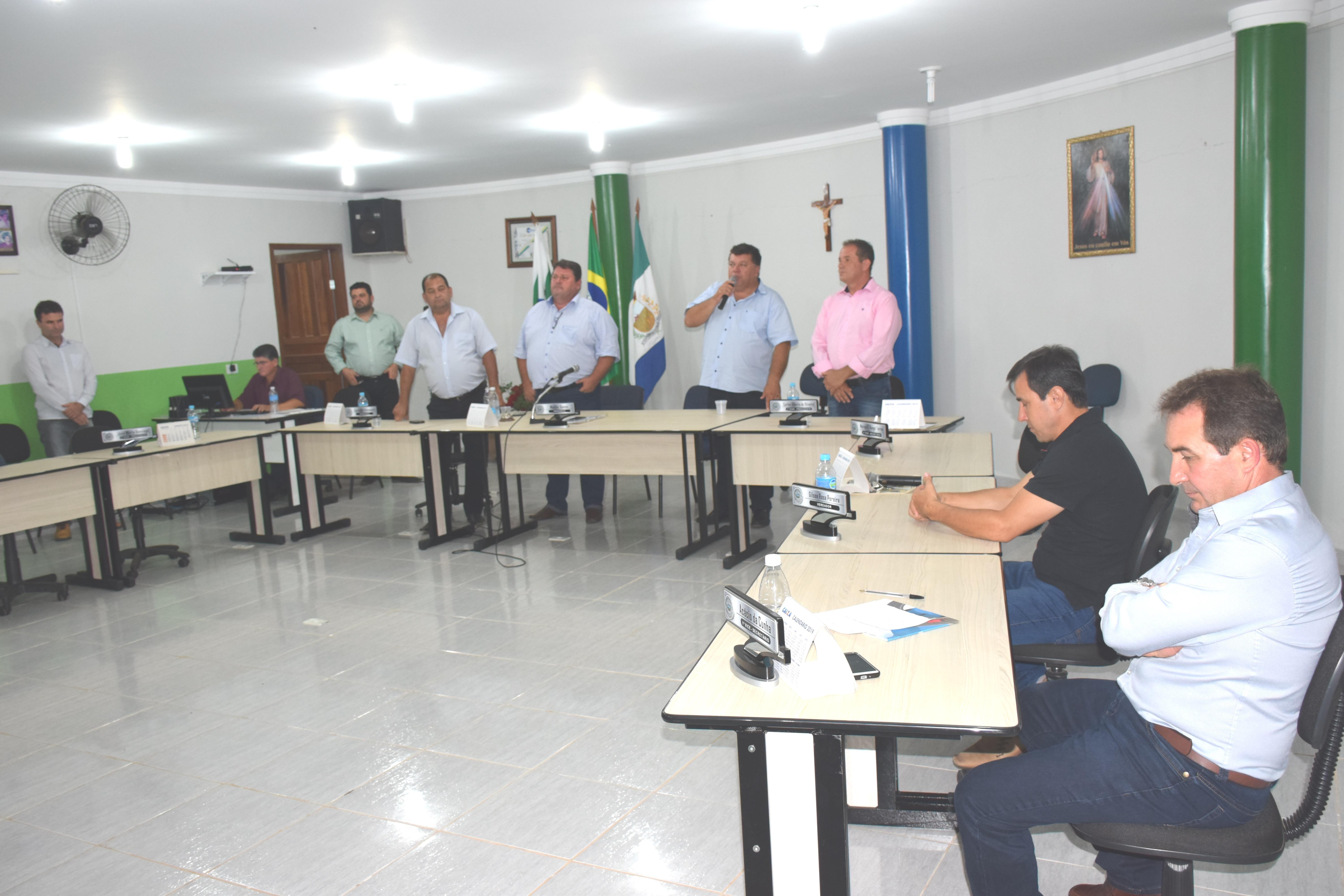 Santana do Itararé elege nova presidência, inaugura entorno da câmara e homenageia servidores