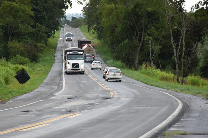Pedestre é atropelado por caminhão na PR-092 em Wenceslau Braz