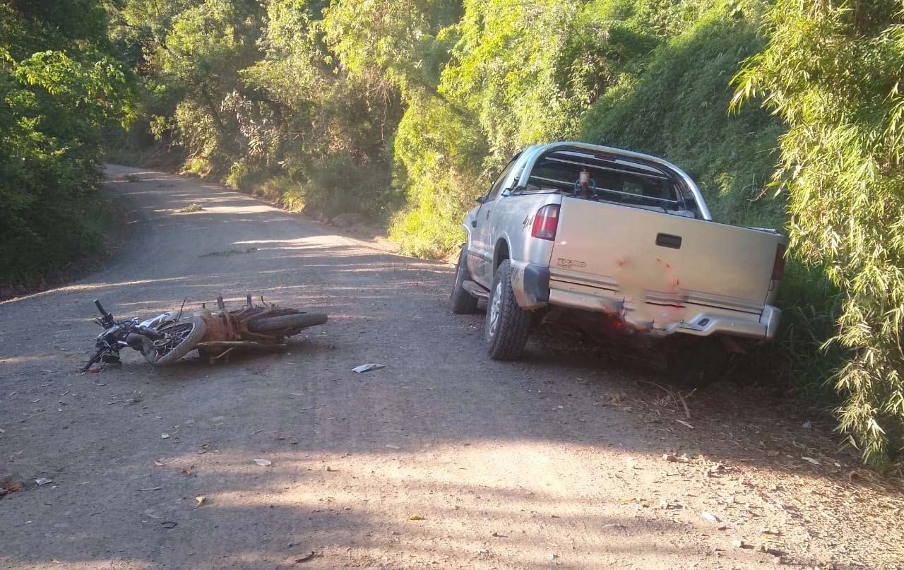 Motociclista sem habilitação fica ferido em acidente em estrada rural de Ibaiti