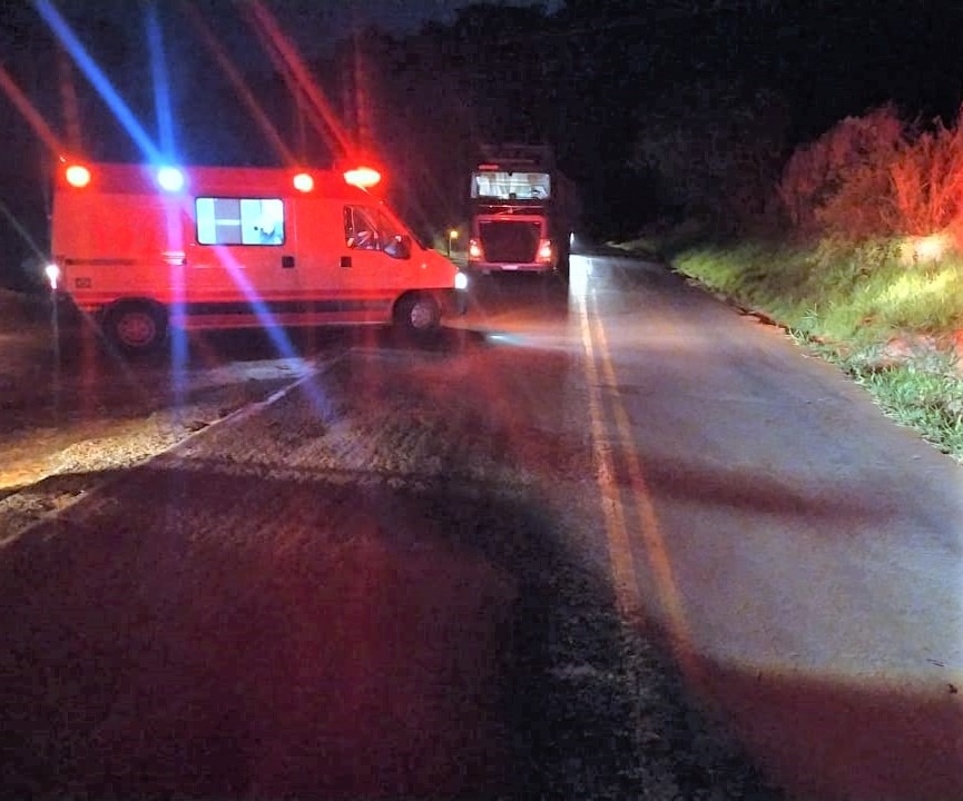 Duas pessoas ficam feridas em acidente na PR-424 em Salto do Itararé