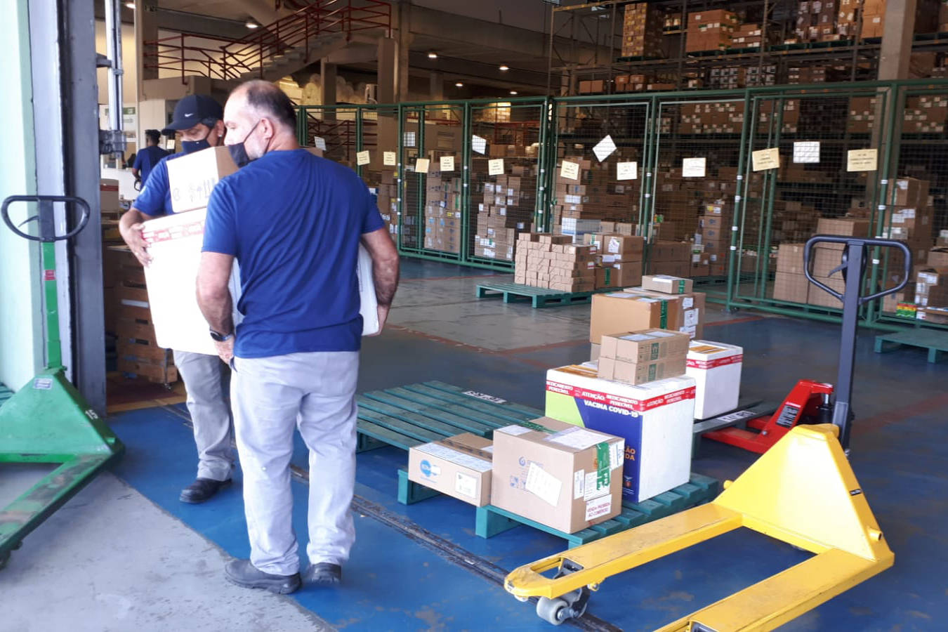 Regionais do Norte Pioneiro recebem lote com mais de 10 mil vacinas contra a Covid-19