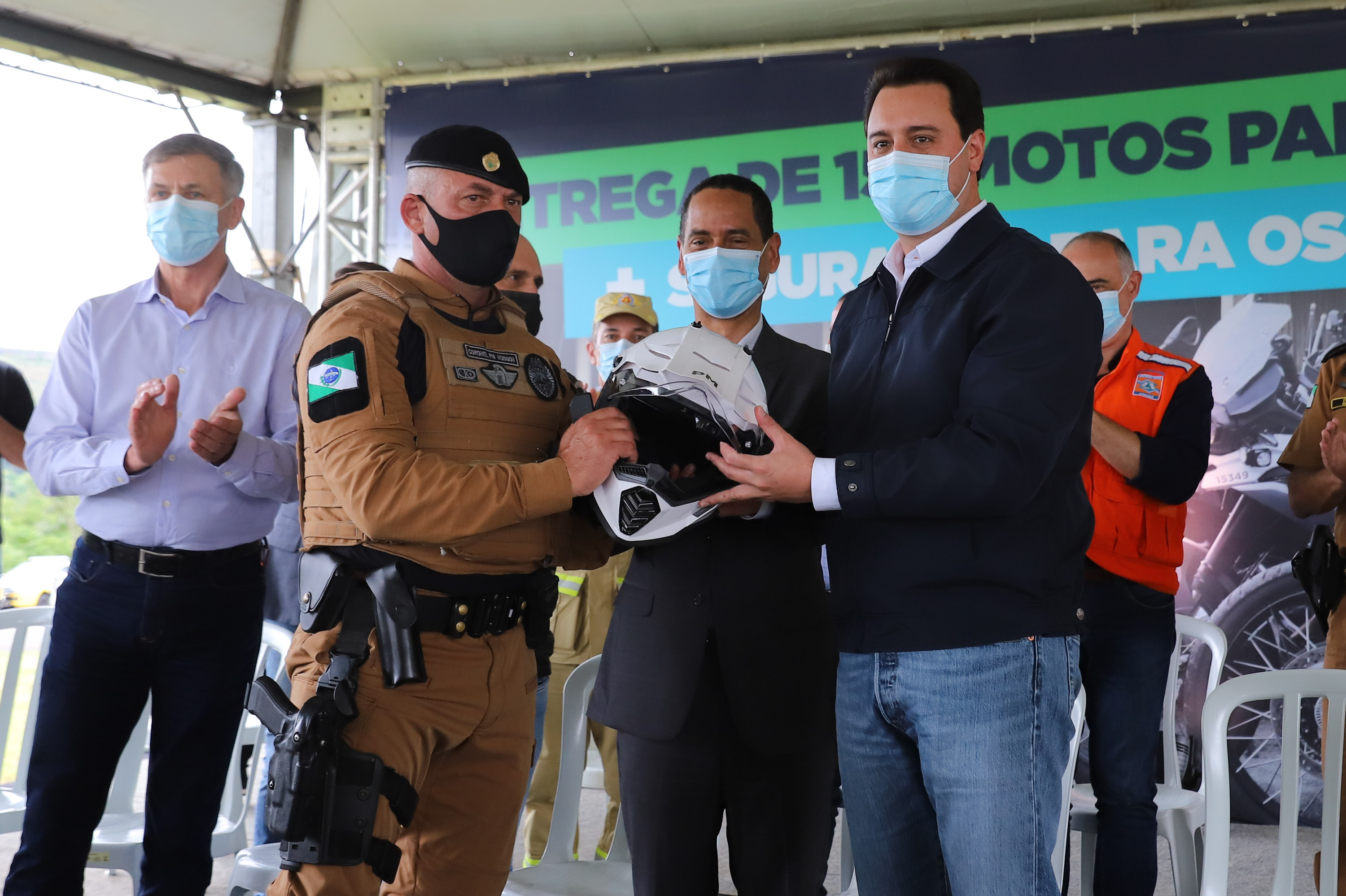 Governador entrega 155 motocicletas BMW para Polícia Militar do Paraná